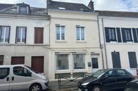A seulement 10 min de Houdan et de la gare de Bréval , Propriété rare de 250m² en plein centre ville