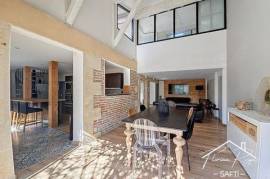 Belle maison en pierre proches des commodités.