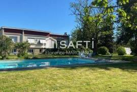 Grande maison familiale avec superbe jardin, piscine et terrain constructible !
