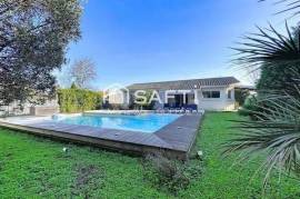 Belle contemporaine de plain pied avec piscine