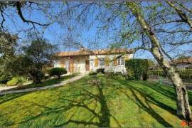 Maison familiale avec appartement indépendant et grand terrain constructible