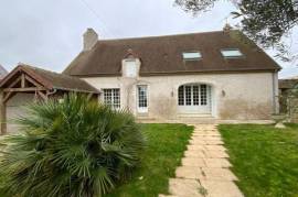 Maison de charme avec jardin, au calme.