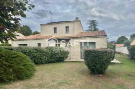 PAVILLON 4 CHAMBRES DONT UNE SUITE PARENTALE ET GARAGE A NIORT