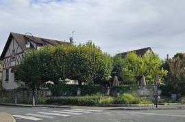 Local commercial restaurant, terrasse, appartement