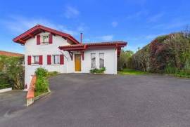 LARRESSORE - Maison familiale 4 chambres avec piscine et garage