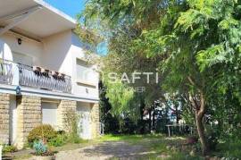 Rare sur le secteur maison de ville T4 de 61m2 avec double terrasses, jardin privatif et garage, commerces plage et port à pied !