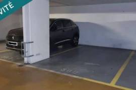 Situé dans le 11e arrondissement de Paris (75011), Bd Richard Lenoir, ce parking de 12m2, construit en 1997, se trouve au 3e sous-sol de l'immeuble, offrant une stationnement pratique et sécurisé.