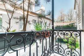 Bel appartement ancien, central et au calme