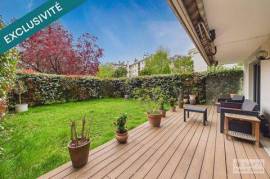 CŒUR DE VILLE. TERRASSE, JARDIN PRIVATIF, CAVE ET DOUBLE PARKING.