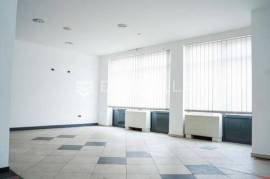 Vinkovci, city center - attractive 168 m² commercial space in a high-traffic corner location
