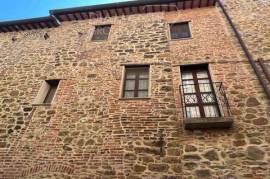 PA8798 - In the historic center, townhouse with inner courtyard.