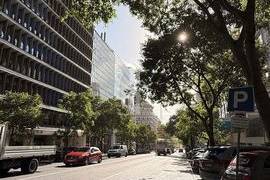 Private Parking Space at Rua Castilho, Lisbon – With Elevator for the Car