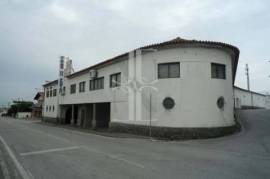 Freixo Caves Industrial Complex with 11,090 m², in Aveiro