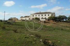 Plot and ruin- Monte de Patã, Olhos de Agua