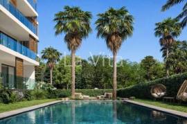 3-bedroom apartment with 52 m2 of balconies, in Parede, Cascais.