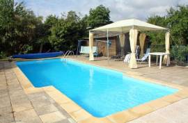 Country house with a swimming pool near Nanteuil-en-Vallee - €170200