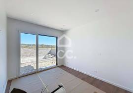 Modern 4-Bedroom House with Pool