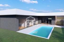 Modern 4-Bedroom House with Pool