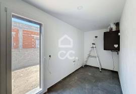 Modern 4-Bedroom House with Pool