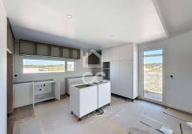 Modern 4-Bedroom House with Pool