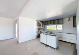 Modern 4-Bedroom House with Pool