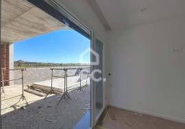 Modern 4-Bedroom House with Pool