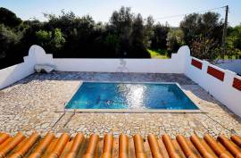 Exclusive farm with 3 bedroom villa and strategic location in Armação de Pêra