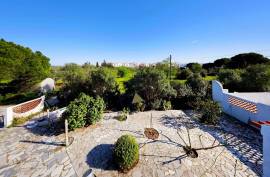 Exclusive farm with 3 bedroom villa and strategic location in Armação de Pêra
