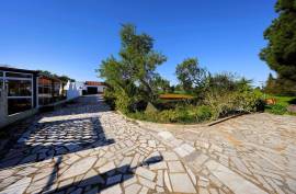 Exclusive farm with 3 bedroom villa and strategic location in Armação de Pêra
