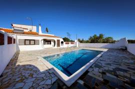 Exclusive farm with 3 bedroom villa and strategic location in Armação de Pêra