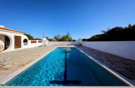 Exclusive farm with 3 bedroom villa and strategic location in Armação de Pêra