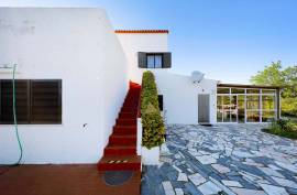 Exclusive farm with 3 bedroom villa and strategic location in Armação de Pêra