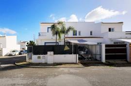 4 bedroom villa with excellent family location in Portimão