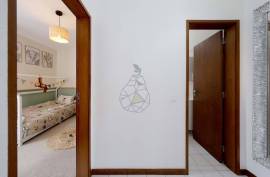 4 bedroom villa with excellent family location in Portimão