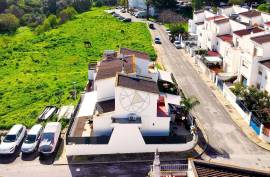 4 bedroom villa with excellent family location in Portimão