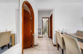 4 bedroom villa with excellent family location in Portimão