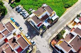 4 bedroom villa with excellent family location in Portimão
