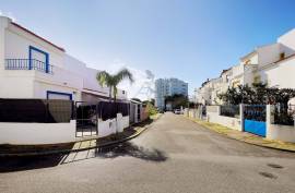 4 bedroom villa with excellent family location in Portimão