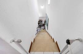 4 bedroom villa with excellent family location in Portimão