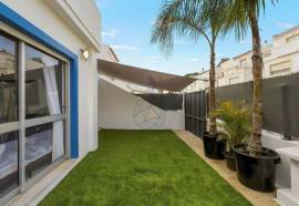 4 bedroom villa with excellent family location in Portimão