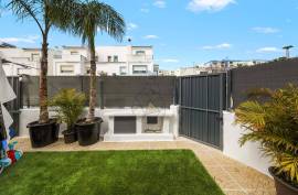 4 bedroom villa with excellent family location in Portimão