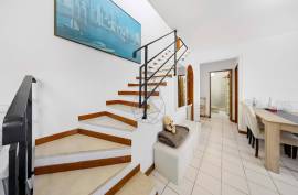 4 bedroom villa with excellent family location in Portimão