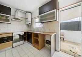 4 bedroom villa with excellent family location in Portimão