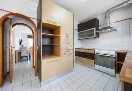4 bedroom villa with excellent family location in Portimão