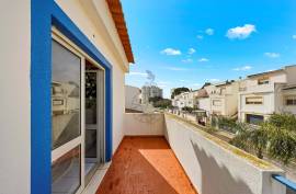 4 bedroom villa with excellent family location in Portimão