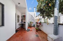 2 Bedroom Apartment with Private Terrace in Quiet Area of Estômbar