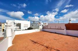 2 Bedroom Apartment with Private Terrace in Quiet Area of Estômbar