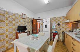 2 Bedroom Apartment with Private Terrace in Quiet Area of Estômbar