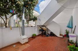 2 Bedroom Apartment with Private Terrace in Quiet Area of Estômbar