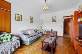 2 Bedroom Apartment with Private Terrace in Quiet Area of Estômbar